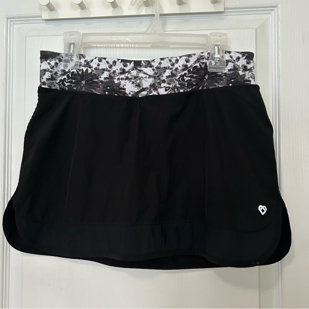 Colosseum MCMXCII Black and White Floral Skirt Medium Skort Gym Workout Women